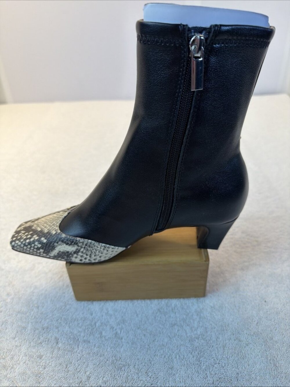 Steve Madden JETER-A Black Snake Print Toe Side Zip Women SZ 6 New in Box